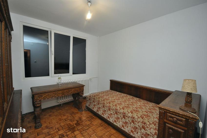 Apartament cu 3 camere decomandat în Drumul Taberei