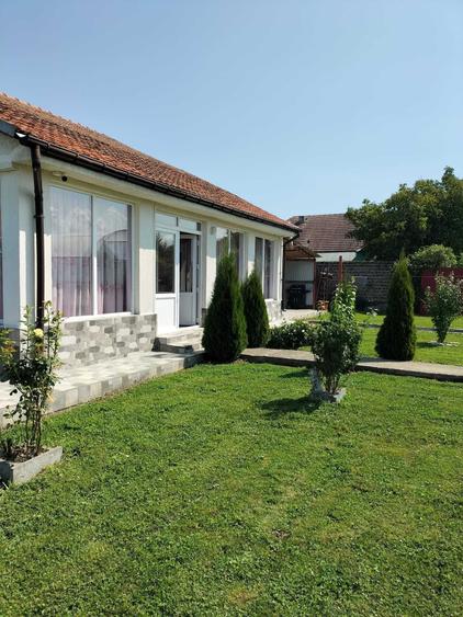 Casă cu 4 camere cu Teren 1200 Mp în Obreja
