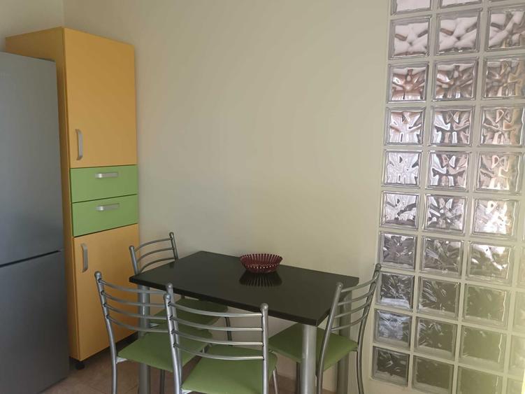 Apartament cu 3 camere decomandat în Vest