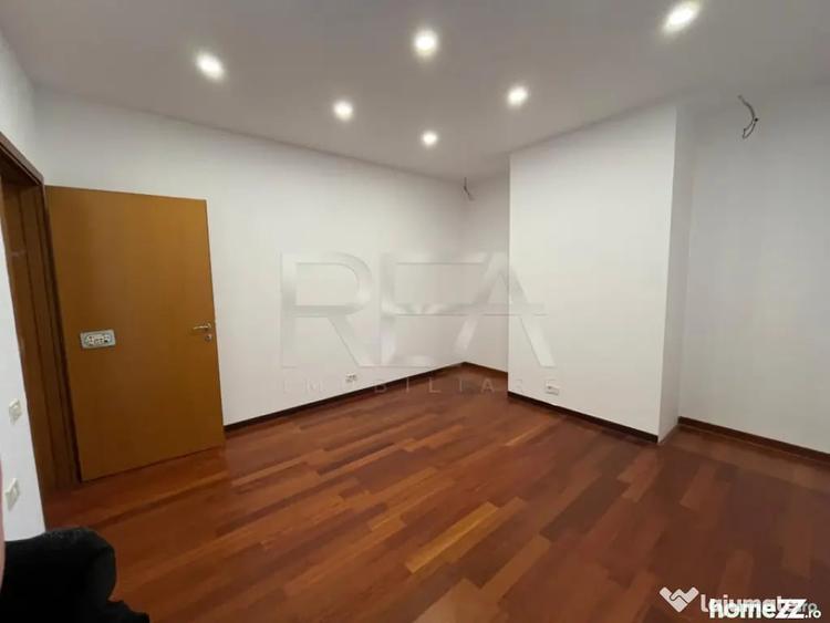 Apartament cu 5 camere decomandat în Primăverii
