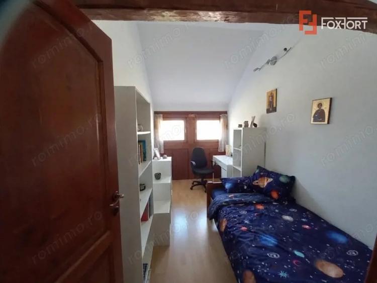 Casă cu 8 camere cu Teren 225 Mp în Ghiroda