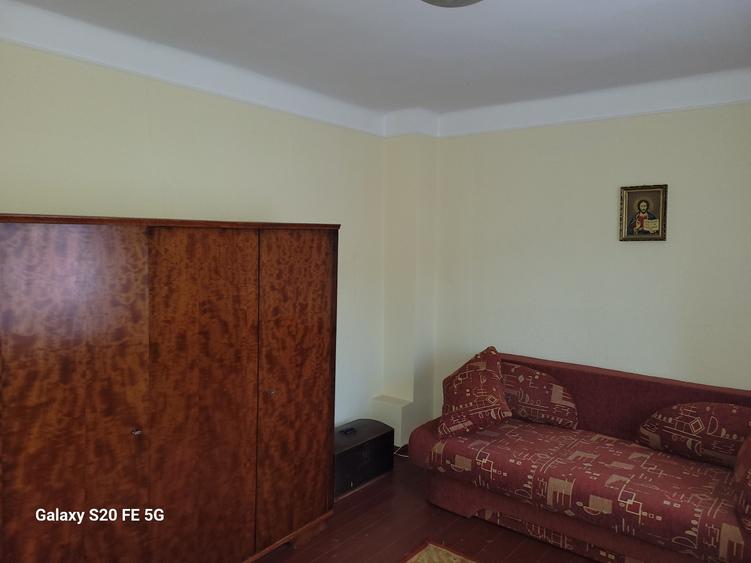 Casă cu 3 camere cu Canalizare în Poiana Țapului