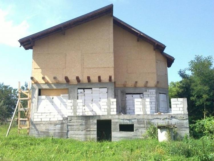 Casă cu 10 camere cu Canalizare în Vest