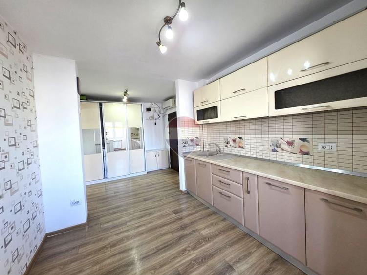 Apartament cu 2 camere decomandat în Central