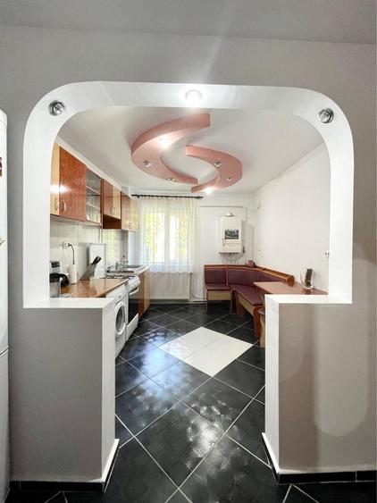 Apartament cu 3 camere semidecomandat în Central