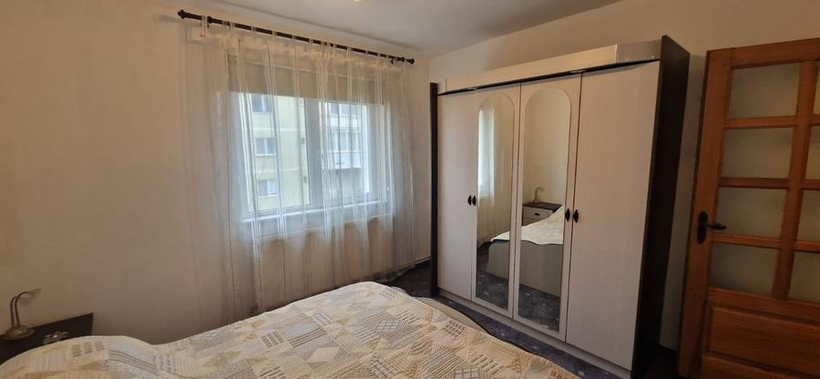 Apartament cu 4 camere decomandat, mobilat în Micro IV