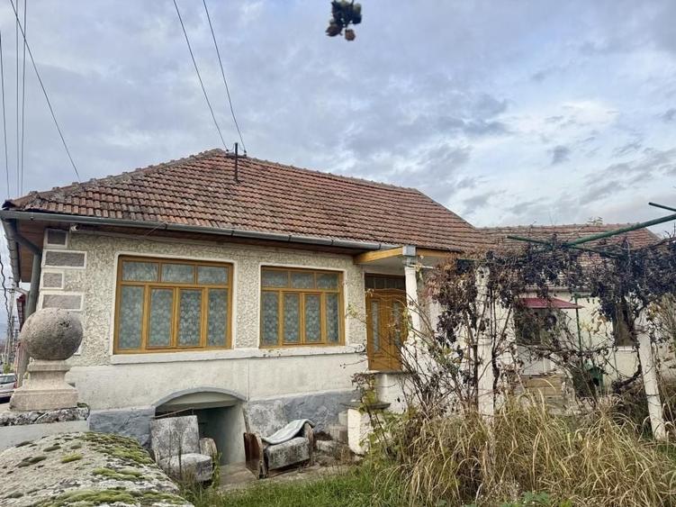 Casă individuală cu 2 camere cu Canalizare în Uroi