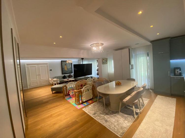 Apartament cu 4 camere decomandat în Domenii