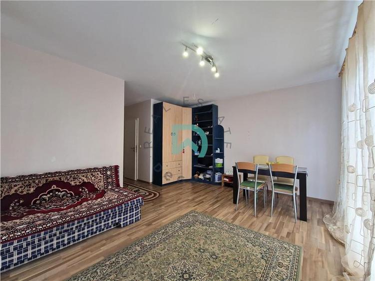 Apartament cu 2 camere decomandat în Tractorul