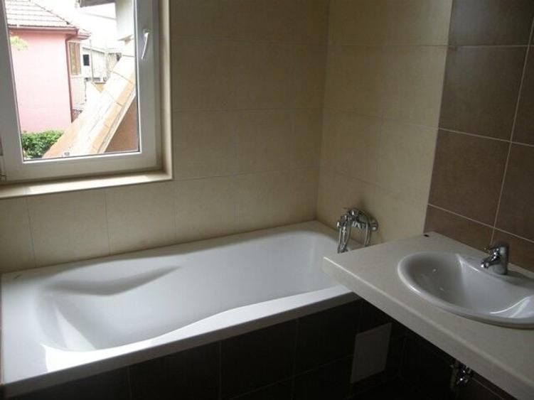 Casă cu 3 camere cu Canalizare în Pipera