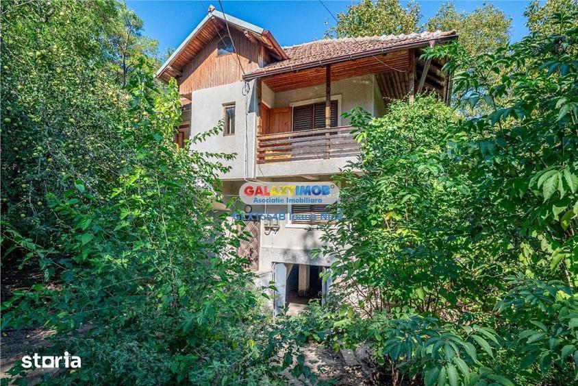 Casă cu 7 camere cu Teren 1000 Mp în Central