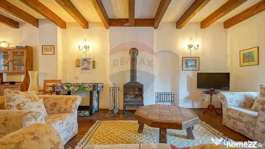 Casă cu 16 camere cu Teren 1368 Mp în Timișu de Sus
