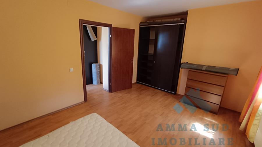 Casă individuală cu 6 camere cu Canalizare în Glina