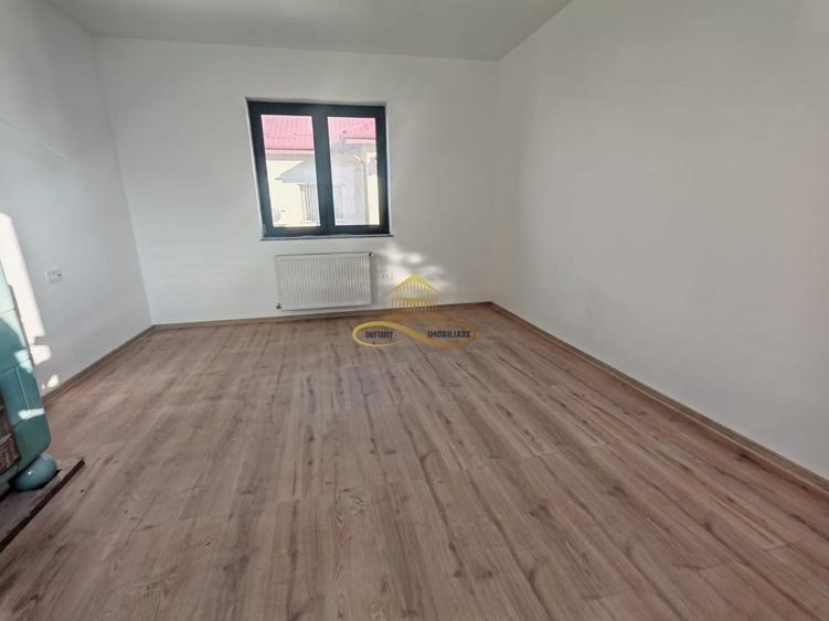 Casă individuală cu 6 camere cu Canalizare în Central