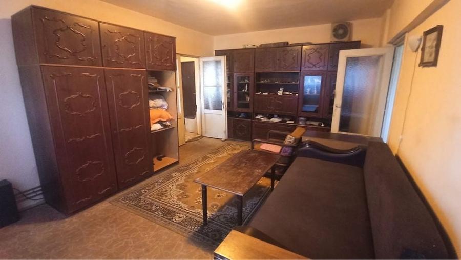 Apartament cu 2 camere semidecomandat în Intim