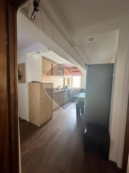 Apartament cu 3 camere, mobilat în Central