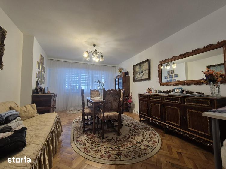 Apartament cu 3 camere în Central — fotografia 3