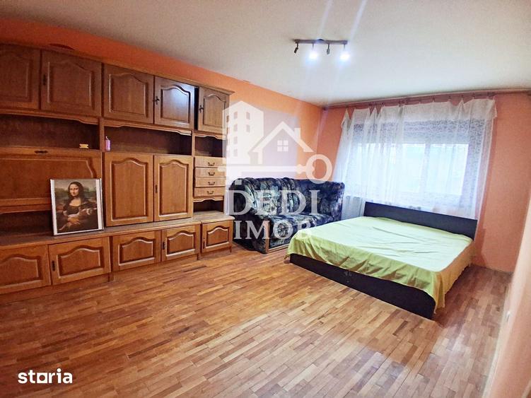 Apartament cu 3 camere decomandat în Orașul Nou