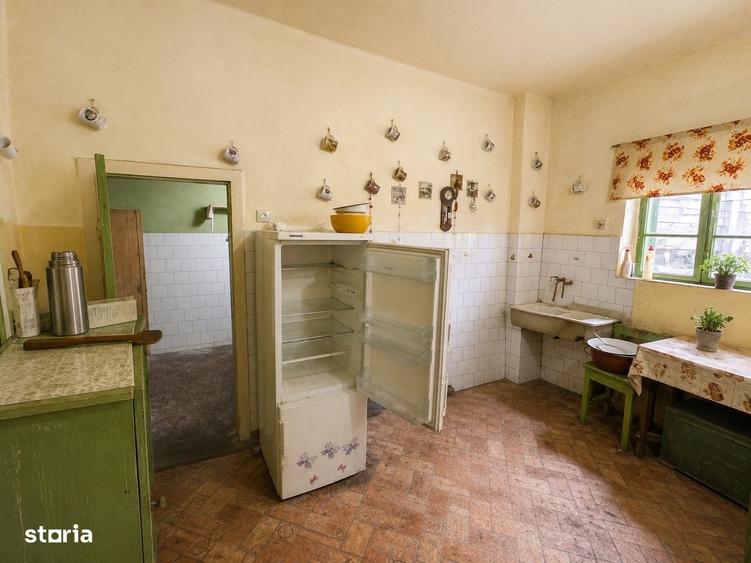 Casă cu 3 camere în Sălard