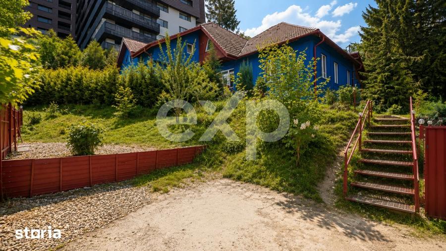 Casă cu 9 camere cu Teren 1766 Mp în Central