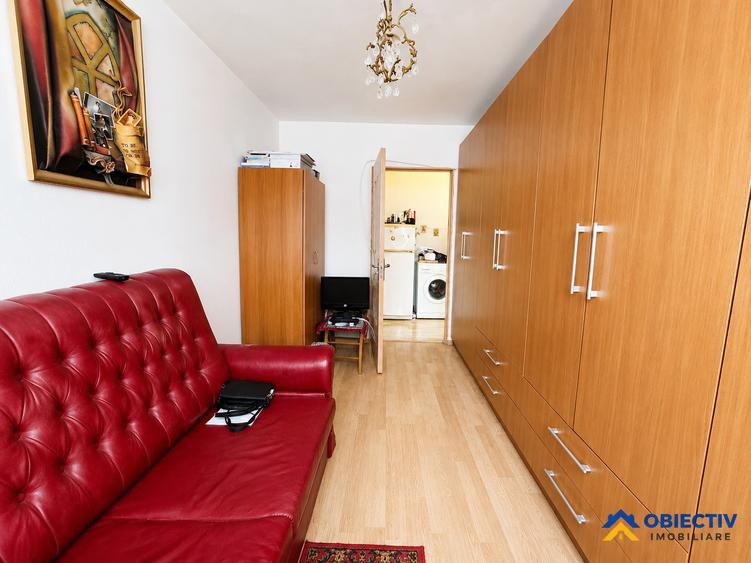 Apartament cu 4 camere semidecomandat în Dărmănești