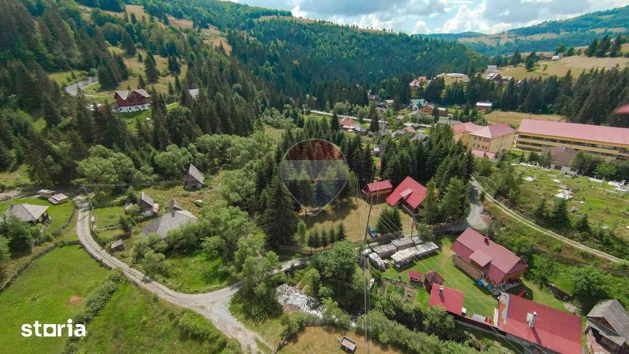 Casă cu Teren 3326 Mp în Cobleș