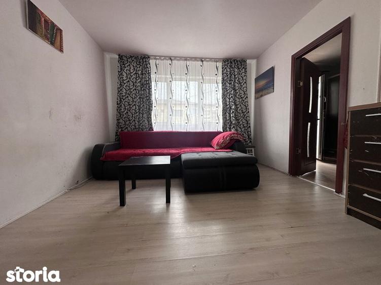 Apartament cu 3 camere în Micro 4