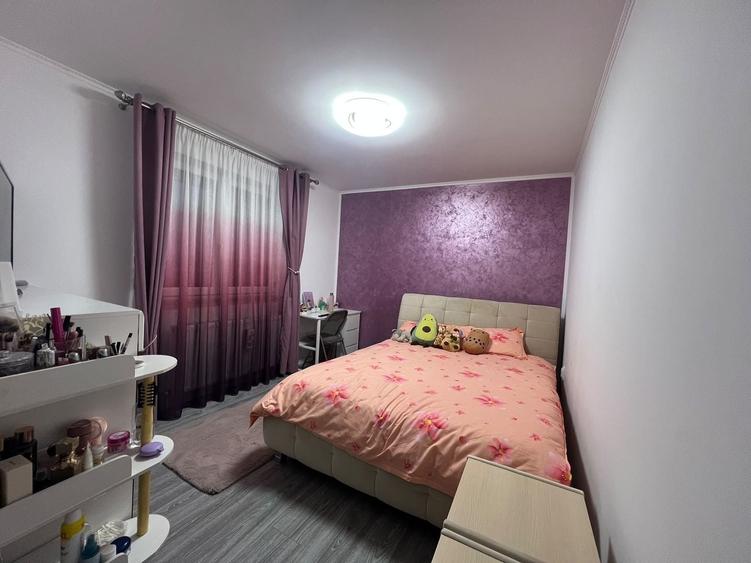 Apartament cu 3 camere decomandat, mobilat în Exterior Nord