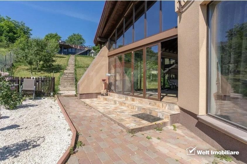Casă individuală cu 5 camere cu Teren 2586 Mp în Iris