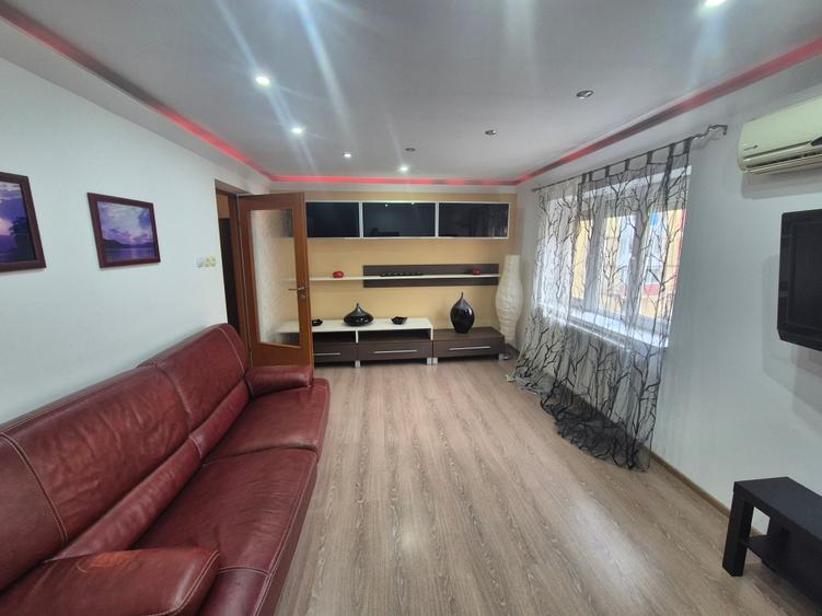 Apartament cu 2 camere decomandat, mobilat în Micro IV
