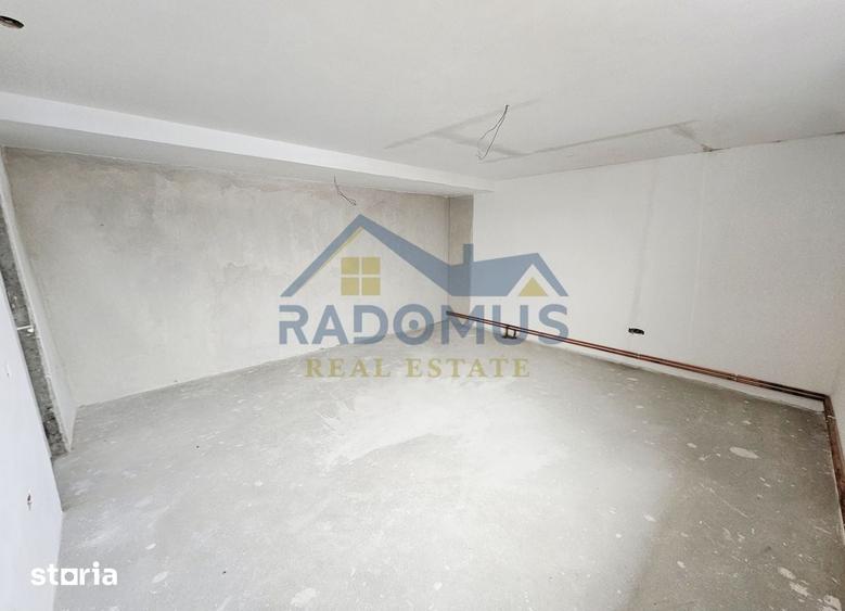 Casă cu 8 camere cu Teren 600 Mp în Central