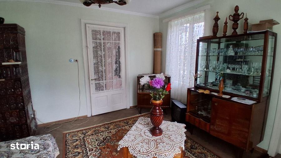 Casă cu 4 camere cu Teren 1600 Mp în Poiana
