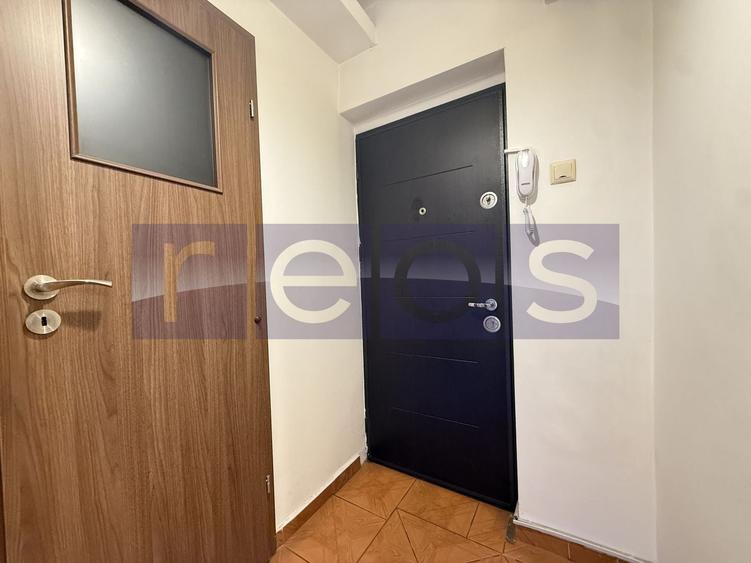 Apartament cu 3 camere semidecomandat, mobilat în Titan