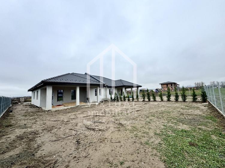 Casă individuală cu 3 camere cu Canalizare în Cristian