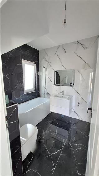 Duplex cu 4 camere cu Canalizare în Valea Lupului