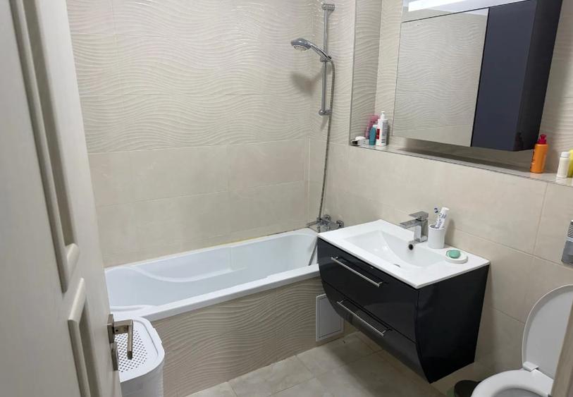 Apartament cu 3 camere decomandat, mobilat în Central