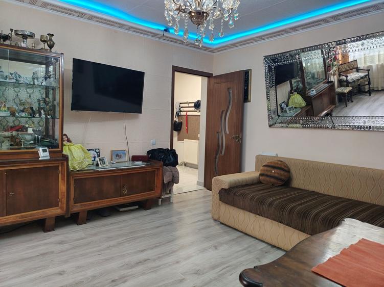 Apartament cu 2 camere decomandat în Bălteni