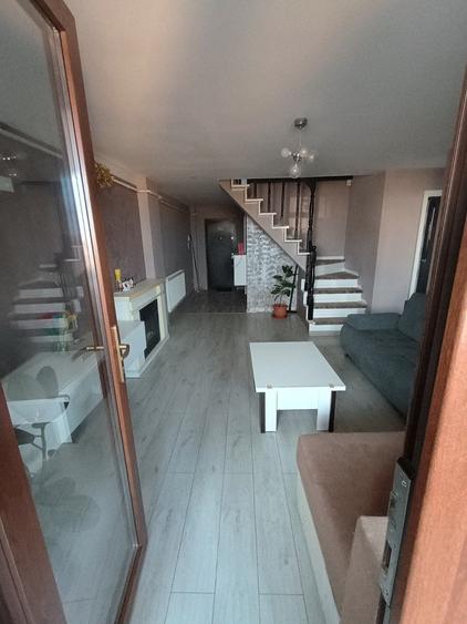 Apartament cu 3 camere decomandat, mobilat în Valea Adâncă