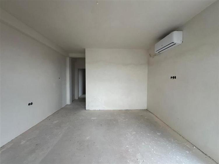 Duplex cu 5 camere cu Canalizare în Iris