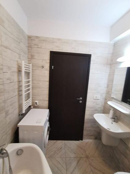 Apartament cu 2 camere semidecomandat în Roșu