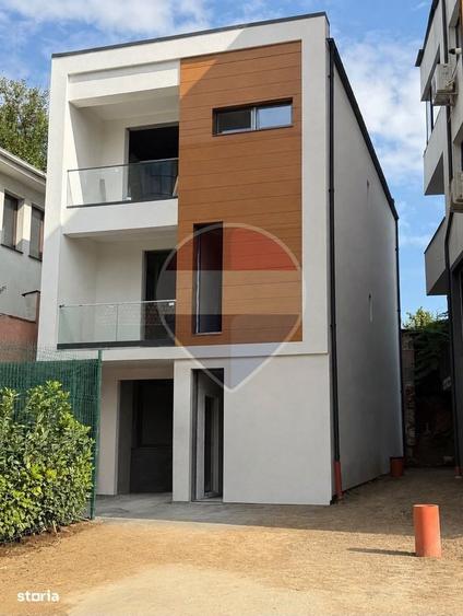 Casă cu 4 camere cu Teren 230 Mp în Central