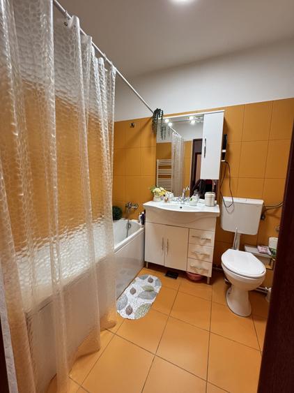 Apartament cu 3 camere semidecomandat, mobilat în Baciu