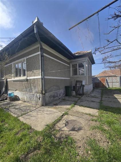 Casă individuală cu 3 camere cu Canalizare în Central
