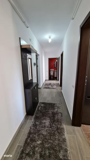 Apartament cu 3 camere decomandat în Metalurgiei