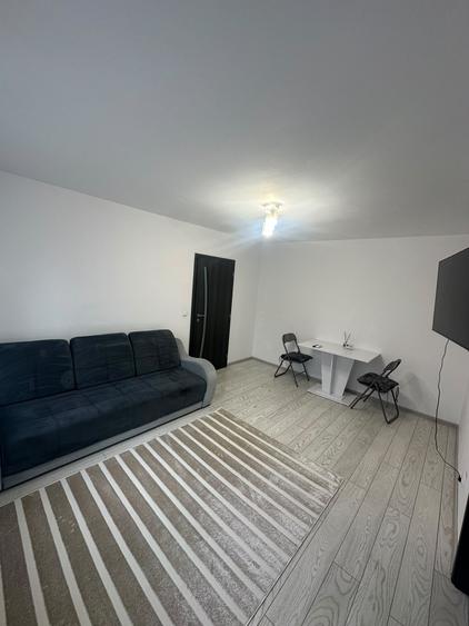 Apartament cu 2 camere semidecomandat în Bucșinescu