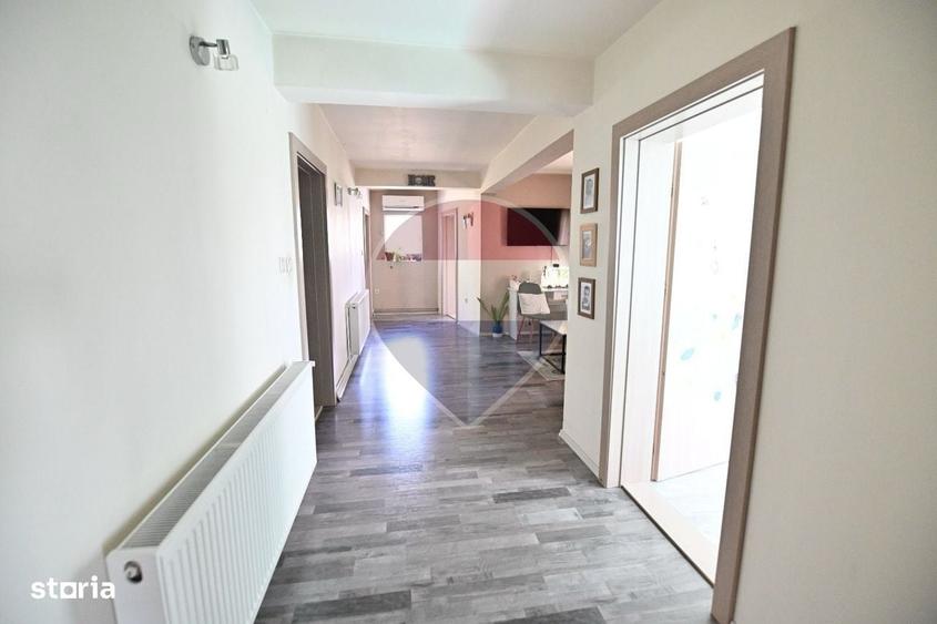 Casă cu 4 camere în Bariera Vâlcii