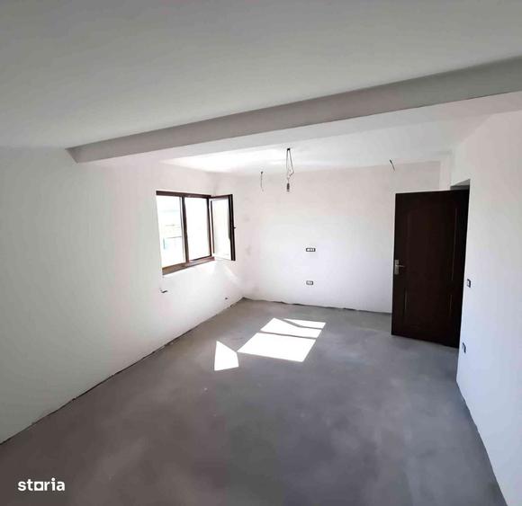 Casă cu 4 camere cu Teren 240 Mp în Câmpineanca