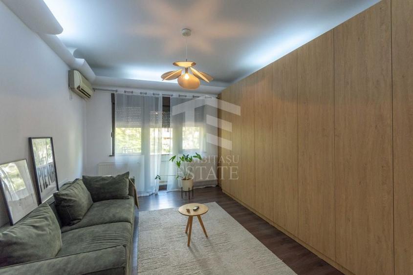 Apartament cu 4 camere semidecomandat în Arcul de Triumf