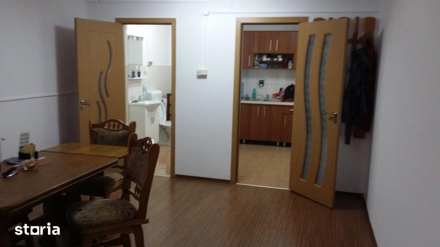 Apartament cu 3 camere în Semicentral