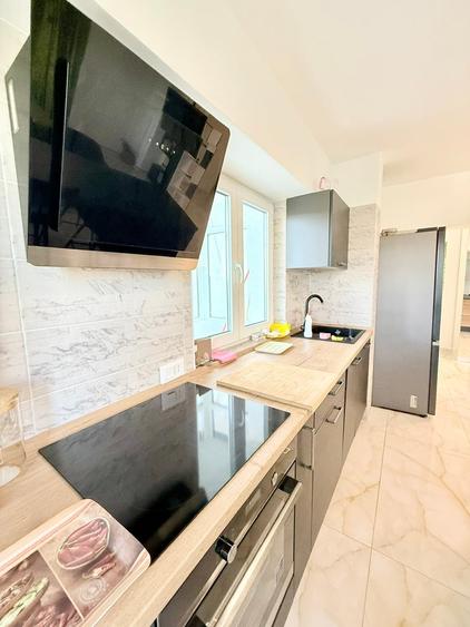 Apartament cu 3 camere semidecomandat în Băneasa
